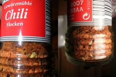 Stegobium paniceum chili by Uwe1975. Used under a Public domain license.