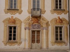 Villa Nigra - dettagli by Civvì. Used under a CC BY-SA 4.0 license.